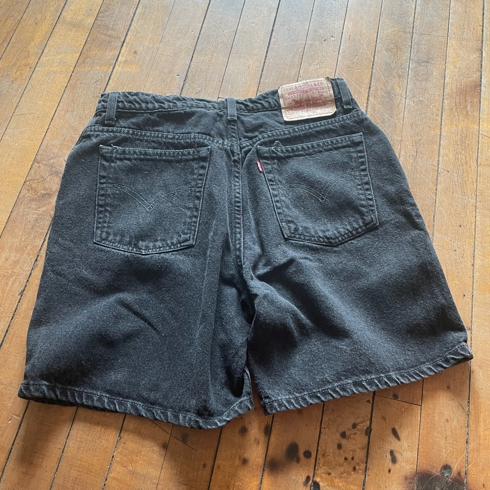 Levi’s Vintage 1999 High Rise Black Mom Shorts - Picture 2 of 4